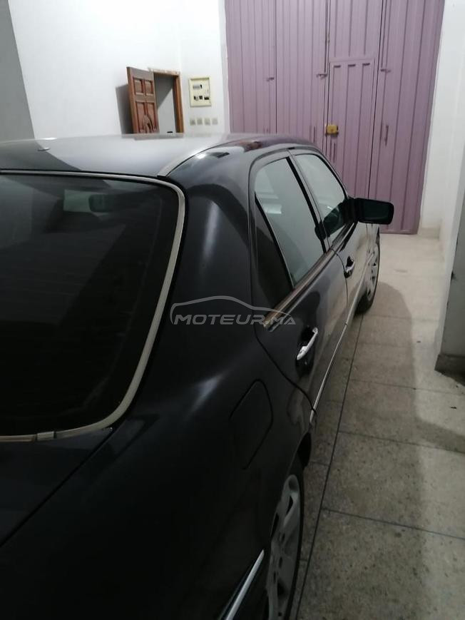 Mercedes c220 modèle 1995 ba9a n9ya 