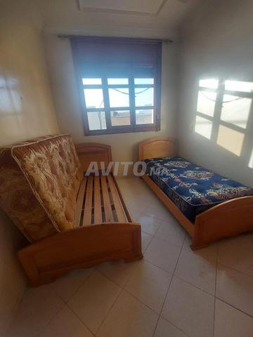 2 lits bois massifs avec matelas et sommier