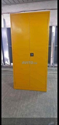 Armoire à étagères réglables