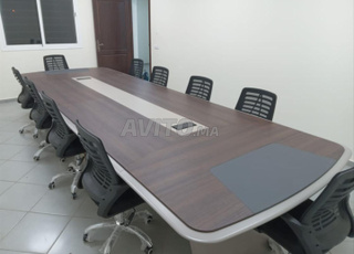 Table de réunion haut de gamme/طاولة اجتماعات 