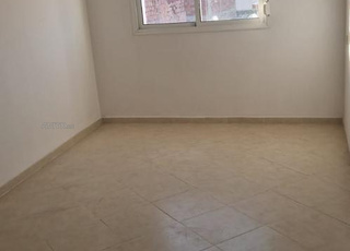 بيت بشقة في الساكنية للكراء