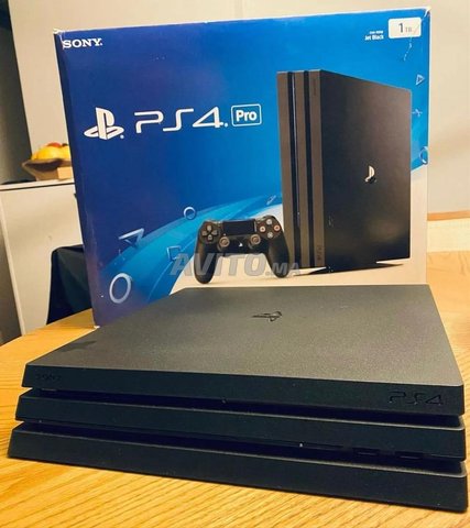 Ps4 Pro comme neuf avec jeux