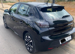 Peugeot 208 Essence Manuelle 2024 à Rabat