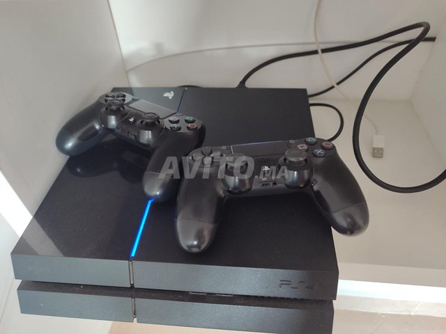 PS4 PlayStation 4  2 manettes plus Jeux inclus