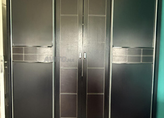 Armoire en bois massif à vendre