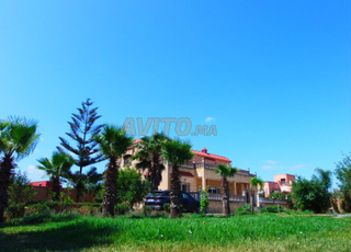 Villa avec piscine à vendre (sidi bounaim)