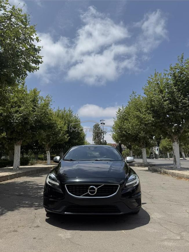volvo v40 r-design