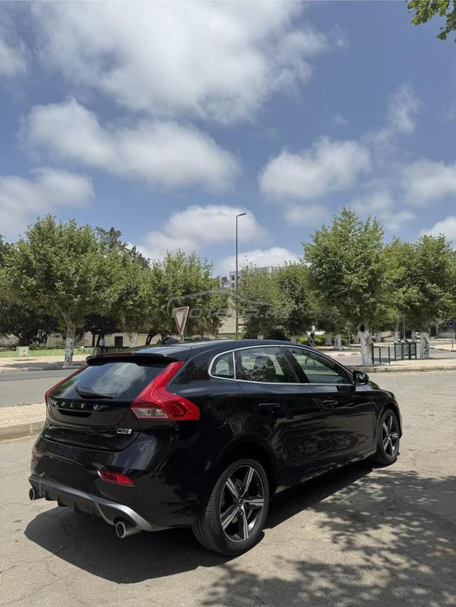 volvo v40 r-design