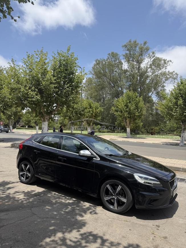 volvo v40 r-design