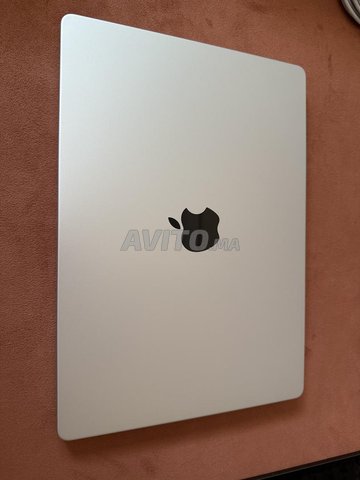 Macbook pro 14 M3 8go 512go 2 cycles