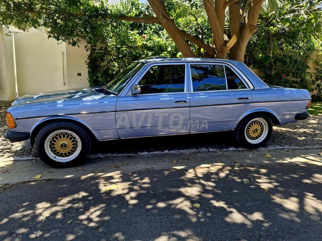 MERCEDES 240D AUTOMATIQUE 