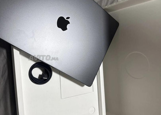 MacBook pro 16 inch M3 pro 18 gb ram 512gb ssd