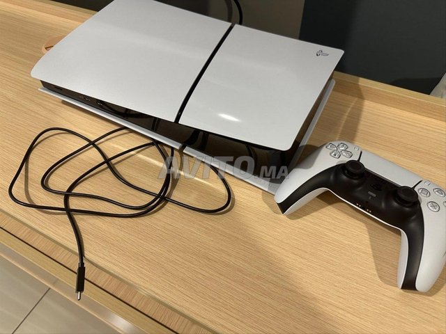 ps5 slim avec 6 mois premium 600 jeux 