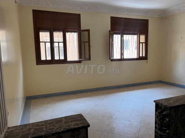 Maison de 2 étages et 2 façades jamais habitée