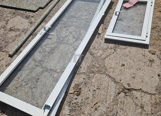 Porte fenêtre et petite fenêtre