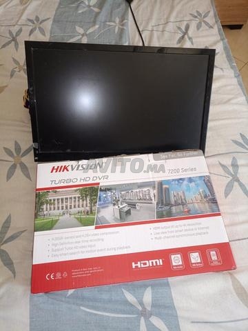 télévision 19 POUS et dvr caméra 8 sorti 5 méga 