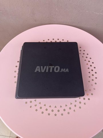 ps4 a vendre en bonne etats avec plusieur jeux .