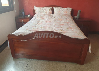 lit avec 2 coiffeuse et commode