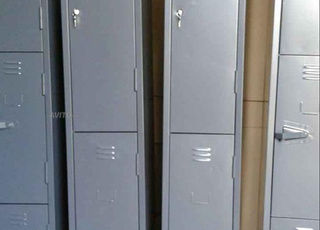 Armoire casier vestiaire métallique en stock