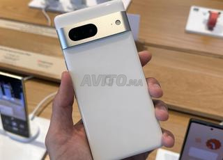 GOOLE PIXEL 7  NOIR ET BLANC 