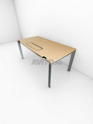 مكتب Steelcase 160x80 سم مع ممر للكابلات