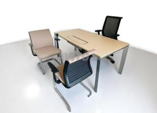 مكتب Steelcase 160x80 سم مع ممر للكابلات