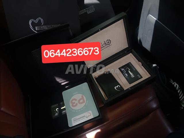 deux cartes black avec macarons 