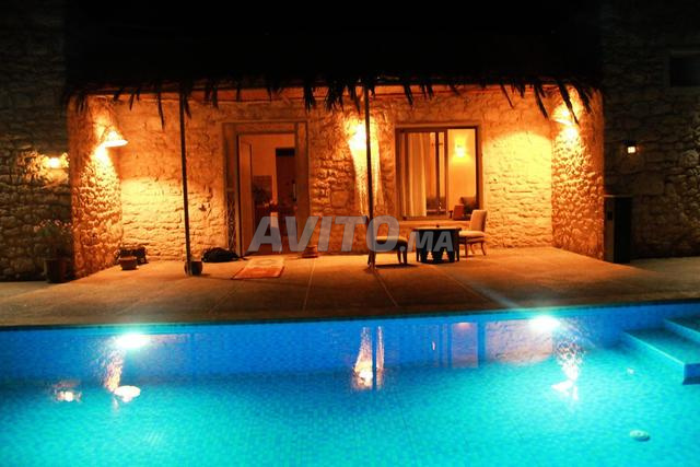 villa avec piscine privée calme et propre 