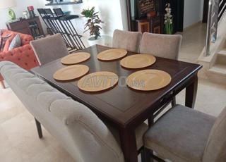 Table a manger bois avec quatre chaises