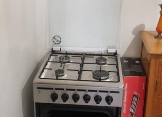 PRESQUE NEUF- CUISINIÈRE GÉNIAL  INOX 4 ALLUMEUR