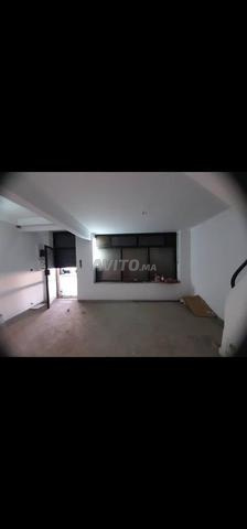 Pas de porte magasin avec faible loyer - 2