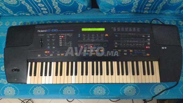 ROLAND E 86 Clavier synthé arrangeur 