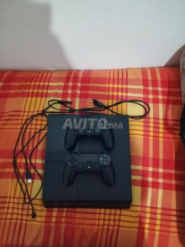 جهاز PS4 مع 2 mannete وشاحن و 4 ألعاب - 2