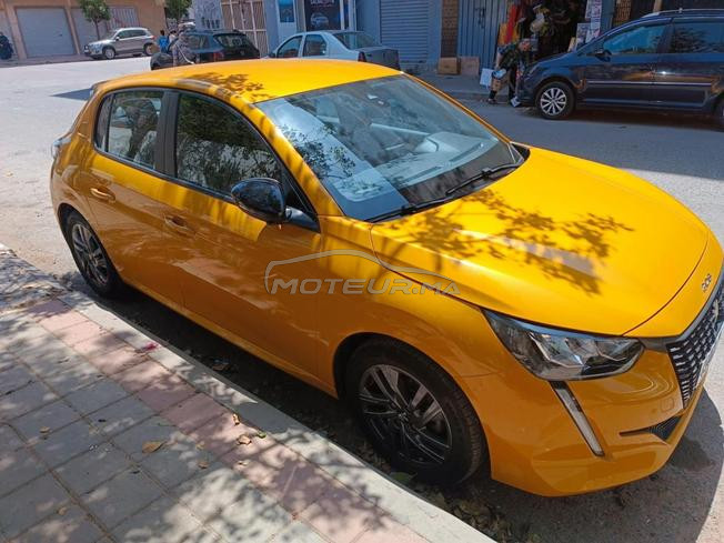 Peugeot 208 presque neuf 