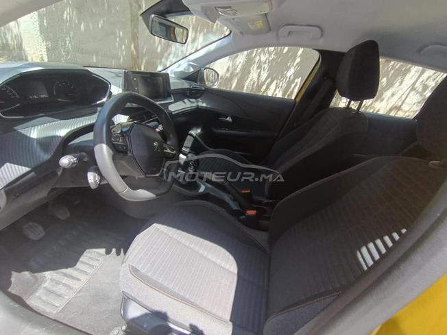 Peugeot 208 presque neuf 
