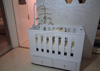 Chambre a coucher pour 1 bebe et 2 enfant