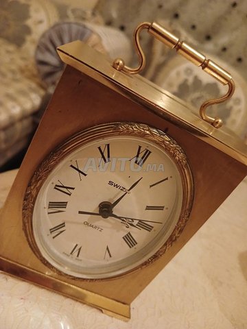 Décor d'horloge en laiton ancien 