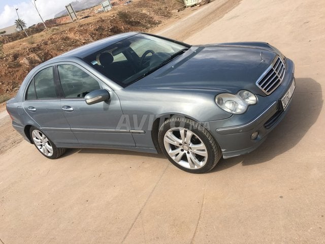 Mercedes-Benz 220 Diesel Automatique 2004 à Nador