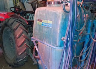 Tracteur Massey Ferguson 140 avec remorque 