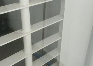 porte en aluminium  et fer et rideau électrique 