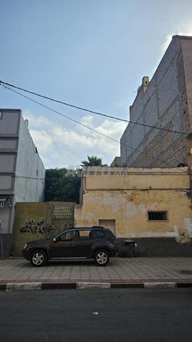 بقعة أرضية محفضة 256 متر بنسليمان وسط المدينة