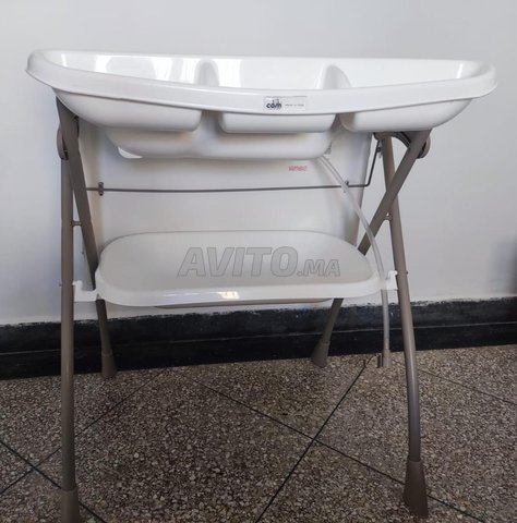 Table a langer et baignoire presque neuf 
