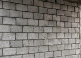 صندوق للبيع بالقرب من مدينة الجديدة بدوار لخظر