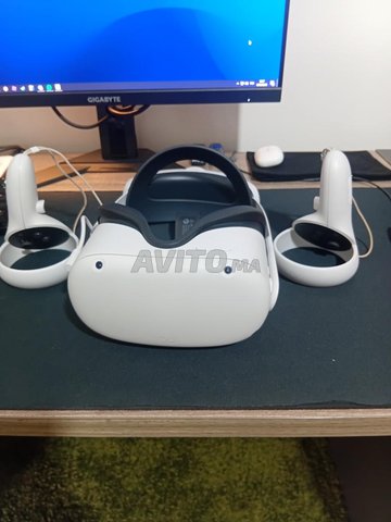 Casque VR Meta Quest 2 en très bon état à vendre