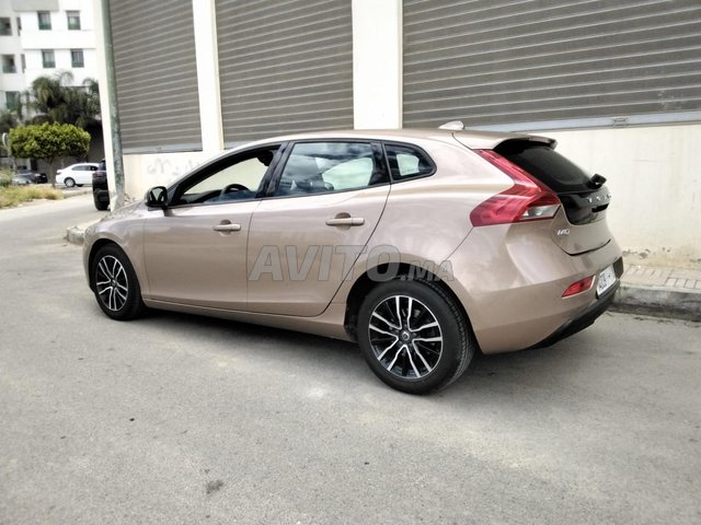 Volvo V40 D2 Momentum Plus 1ère main 