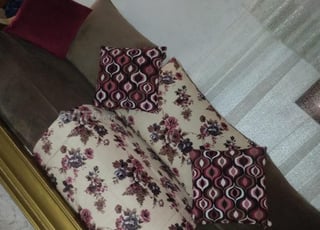 تلامط 2ميترو مع مخدات صغار واللحاف ومخدات كبار 