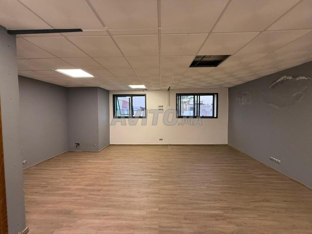 Joli Plateau Bureau à Loué à Hay el Manzeh 