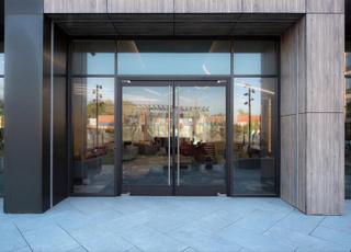 Portes vitrées coulissantes automatiques – Confort