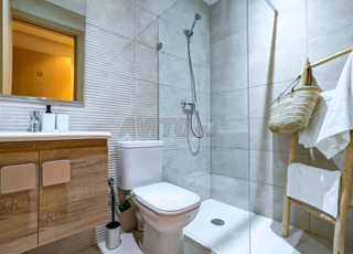 شقة للمتزوجين وشاريكات قرب البحر طابق أول 