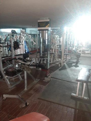 un equipement de materiel de fitness  - 2